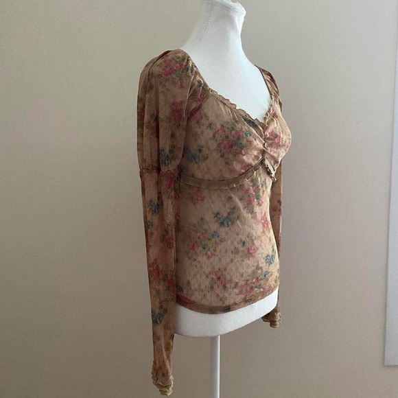 Express Lace Top in Cream - Picture 2 of 8